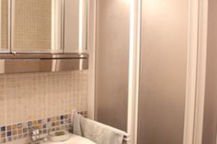 Room 4 of 12