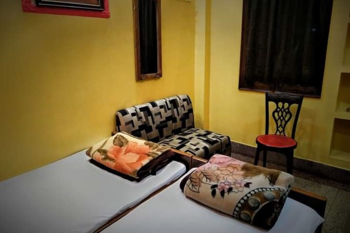 Room 8 of 16