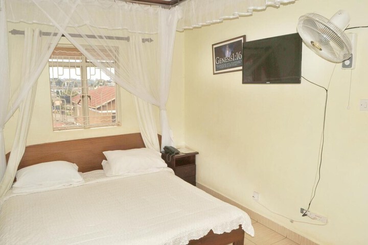 Room 13 of 49