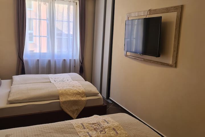 Room 62 of 266