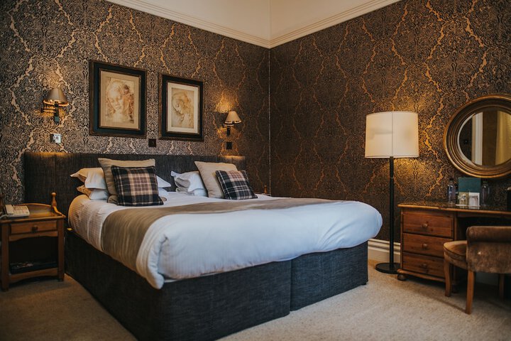 Room 4 of 73