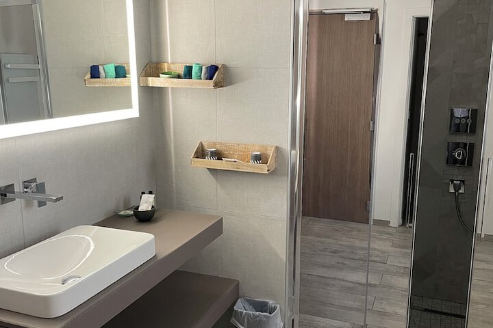 Room 42 of 63
