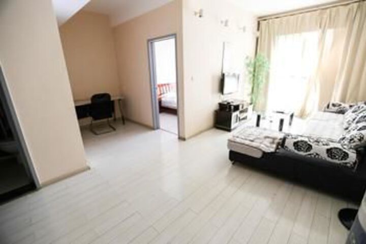 Room 10 of 93