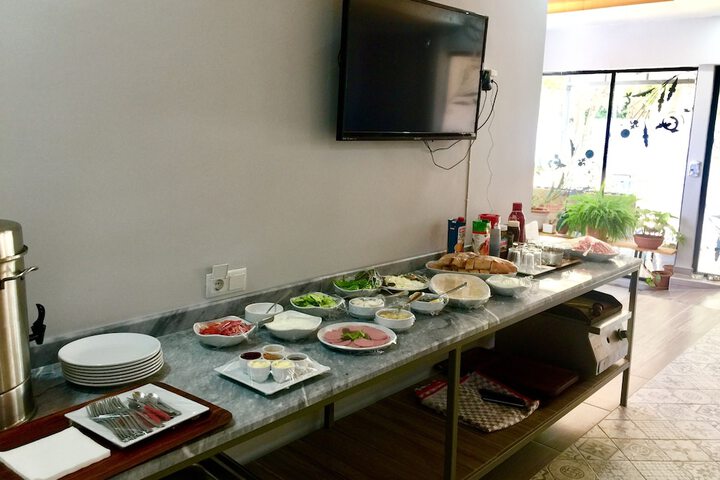 Dining 17 of 19