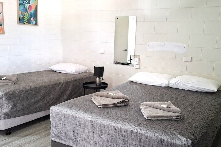 Room 8 of 18