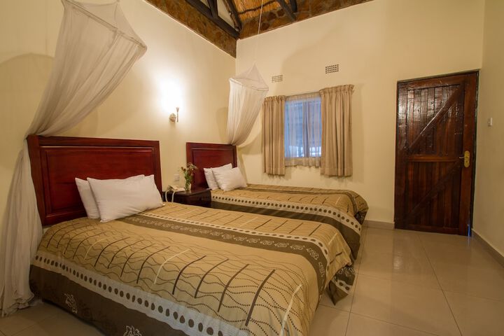 Room 5 of 12