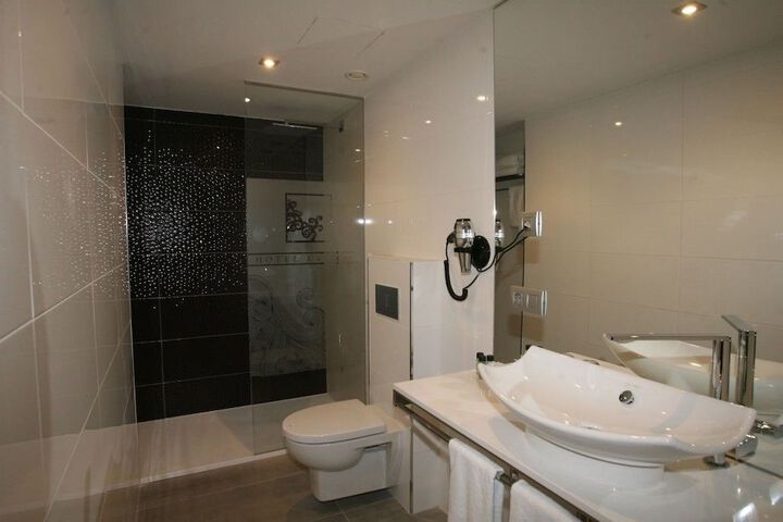 Room 15 of 35