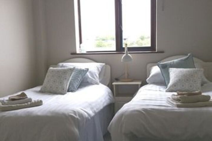 Room 7 of 12
