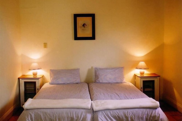Room 4 of 11