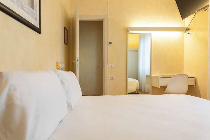 Room 44 of 93