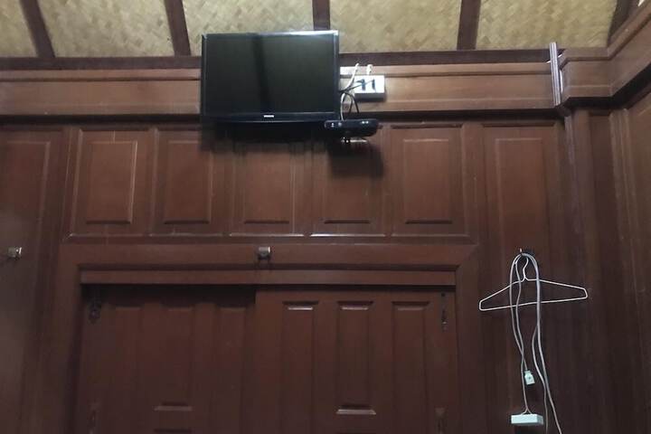 Room 4 of 6