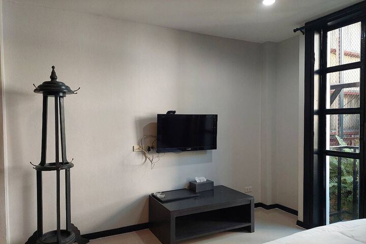 Room 9 of 33