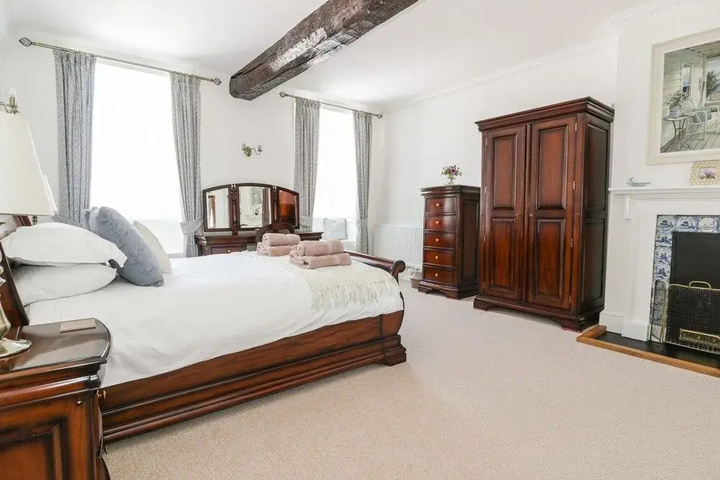 Room 6 of 21