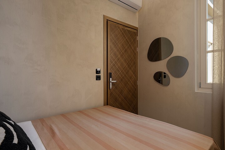 Room 10 of 72