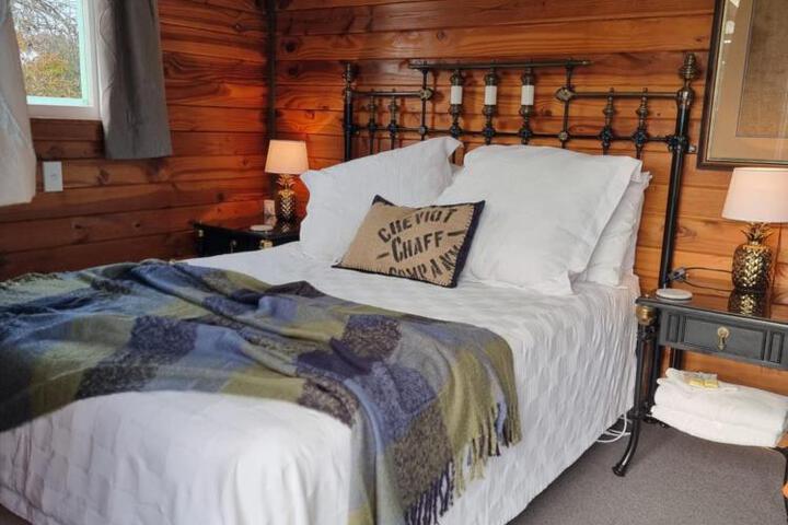 Exterior of Cheviot Motels Cabins and Camp
