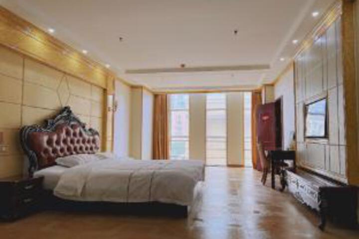 Room 11 of 13