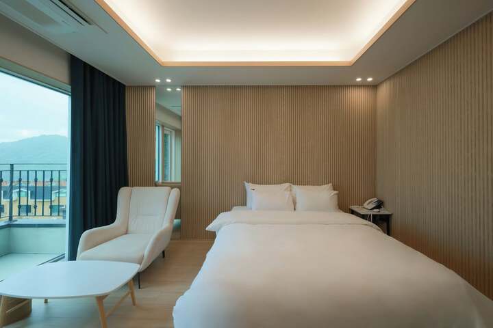 Room 57 of 80
