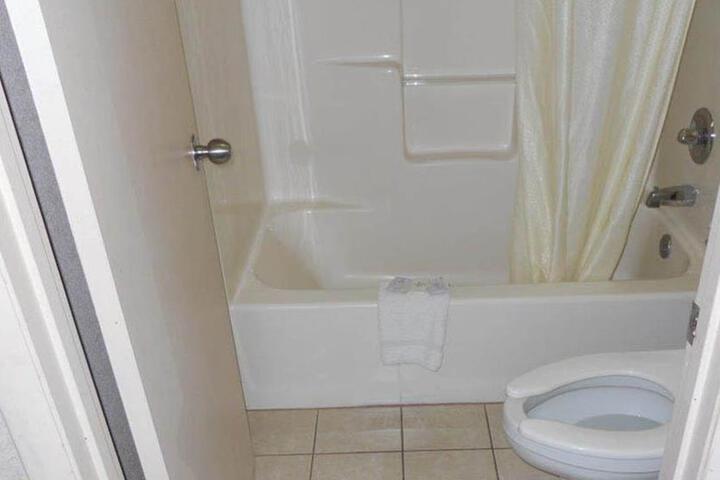Room 2 of 5