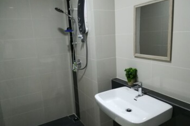 Room 4 of 37