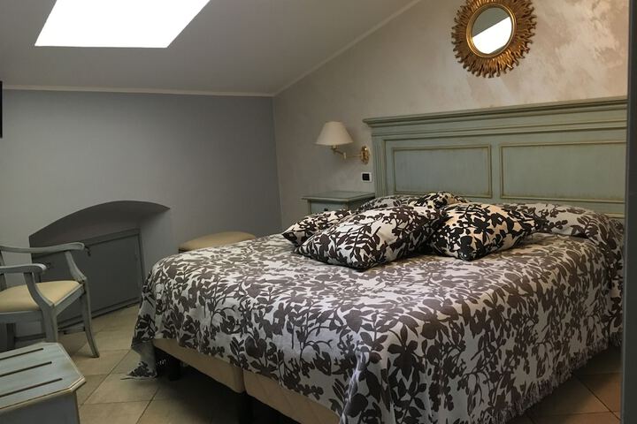 Room 10 of 121