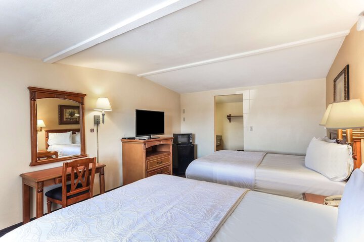Room 6 of 30
