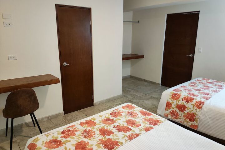 Room 9 of 32