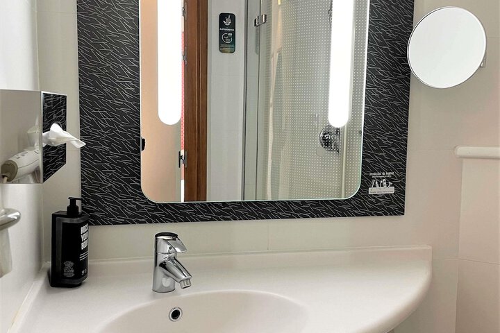 Room 20 of 124