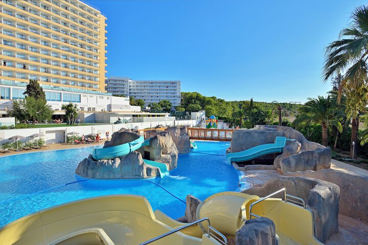 Hotel Pool