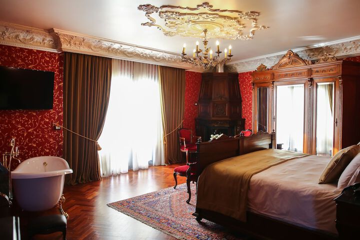 Room 11 of 82