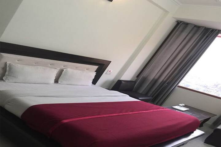 Room 10 of 27