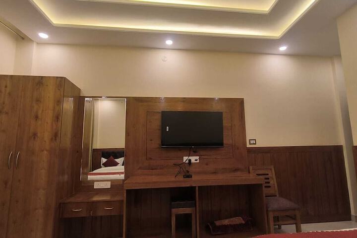 Room 3 of 16