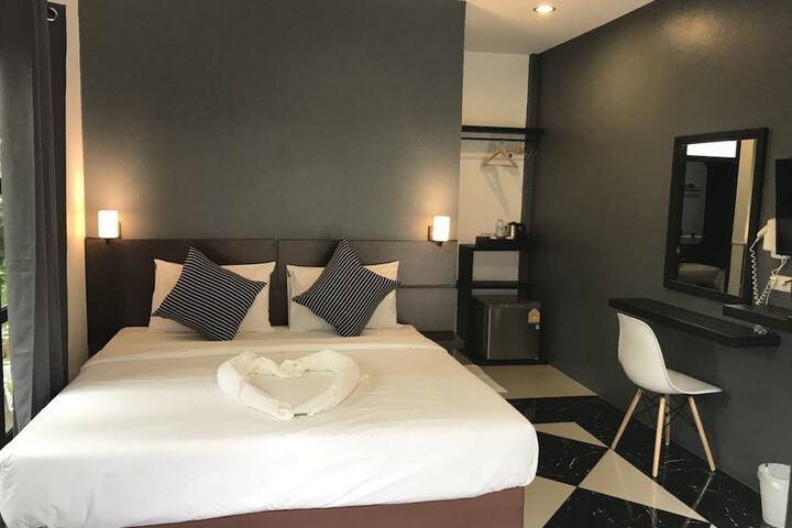 Room 10 of 33