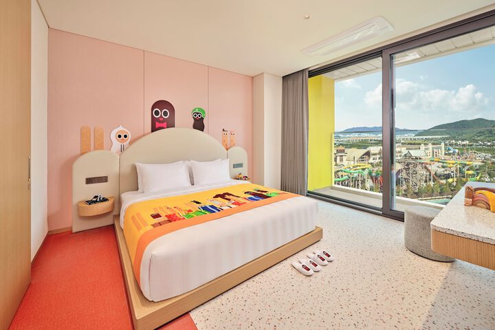 Room 33 of 107