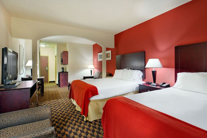 2 Queen Beds (6 of 7)