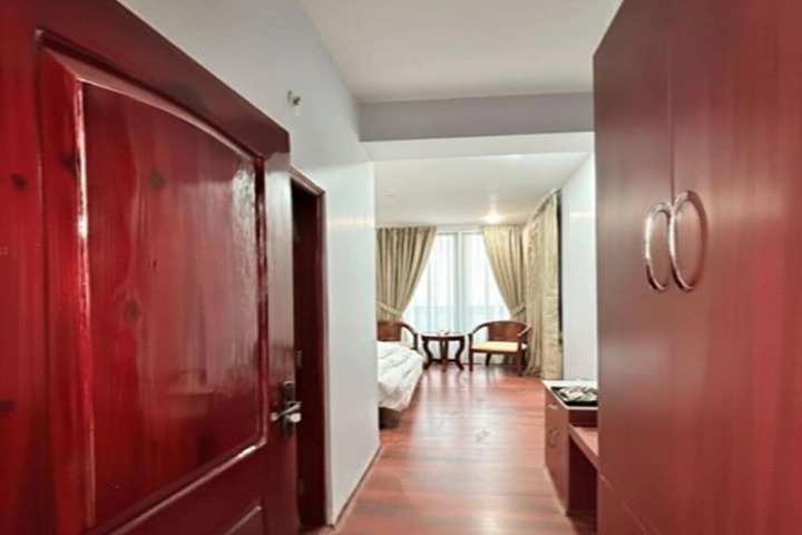 Room 2 of 10