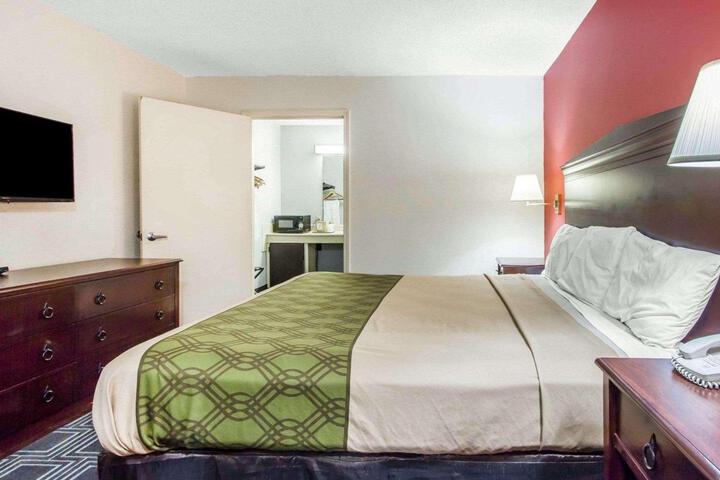 1 King Bed | (9 of 9)