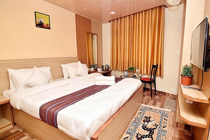 Room 13 of 16