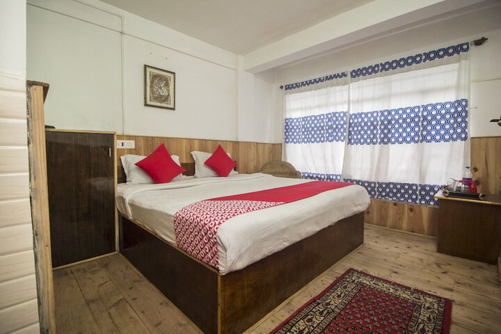 Room 8 of 16