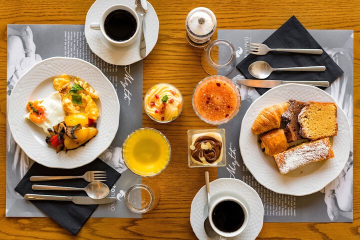 Breakfast/Coffee Service 99 of 107