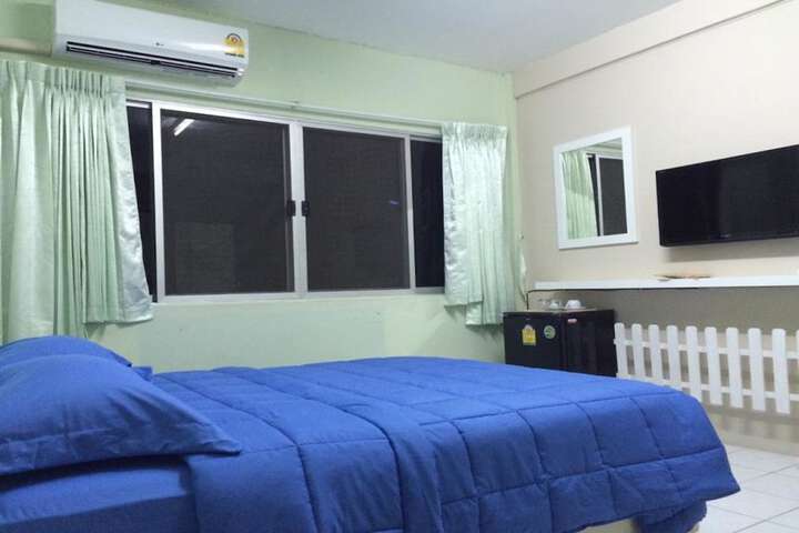 Room 3 of 28