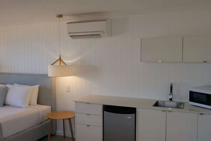 Room 5 of 122