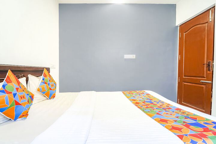 Room 12 of 25