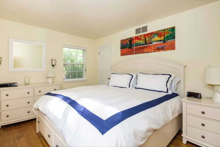Room 4 of 34