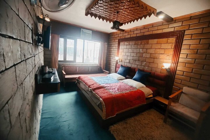 Room 5 of 13