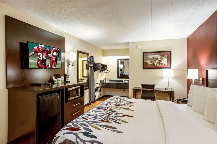 Deluxe King Bed (1 of 12)