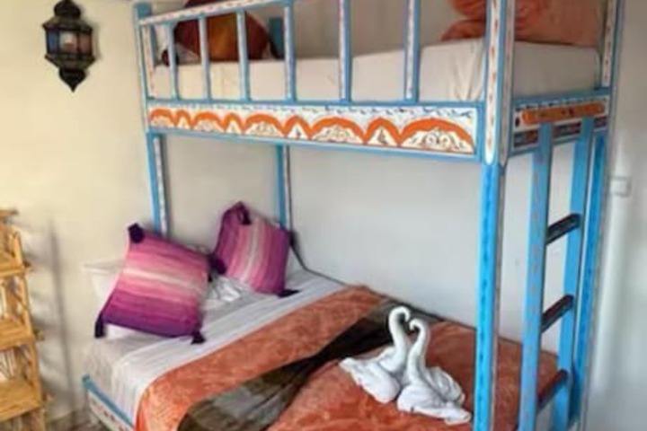 Room 7 of 16