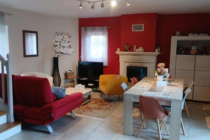 Le So Sweet maison avec jardin clos, terrasse aménagé, jeux et jouets, baby foot, flipper, table de ping pong, à 1km de la plage d Omaha beach et près Port en Bessin