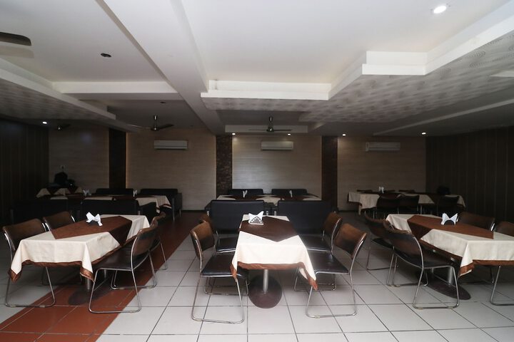 Dining 7 of 8