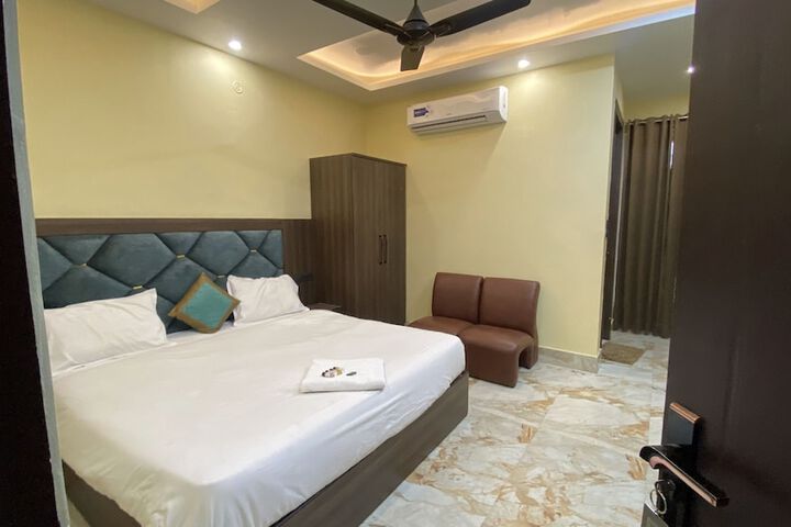 Room 2 of 21