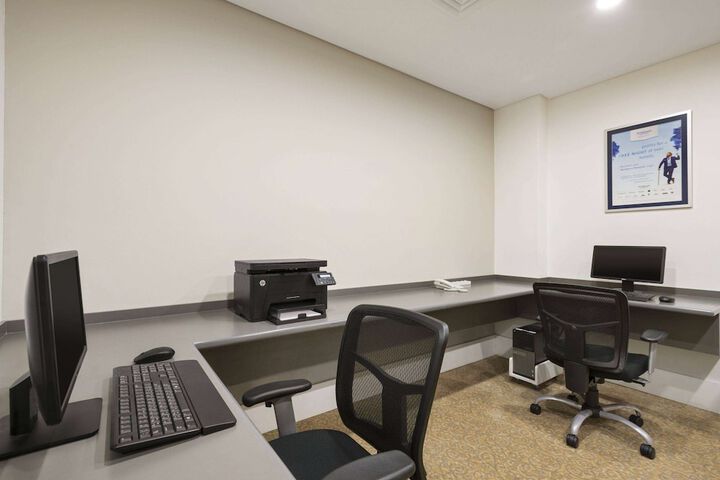 Business Center 35 of 41